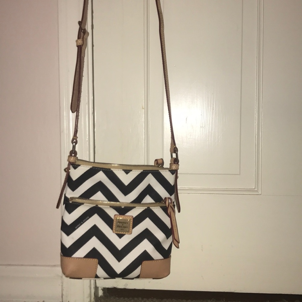 Dooney & Burke adjustable fit purse!